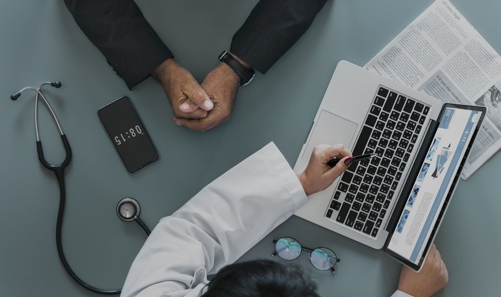 https://pixabay.com/photos/computer-business-office-technology-3343887/